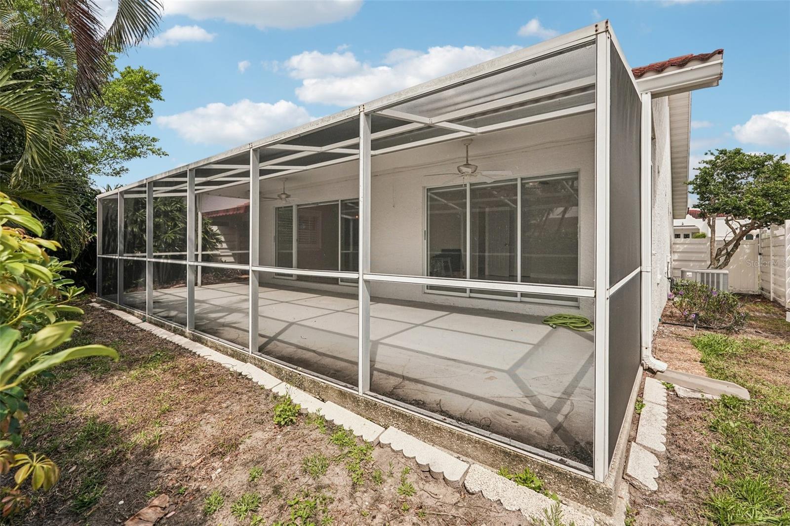 PALM COURT - Residential