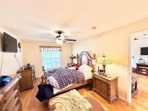 Tiny photo for 11250 Lake Drive, Leesburg, FL 34788 (MLS # G5119563)