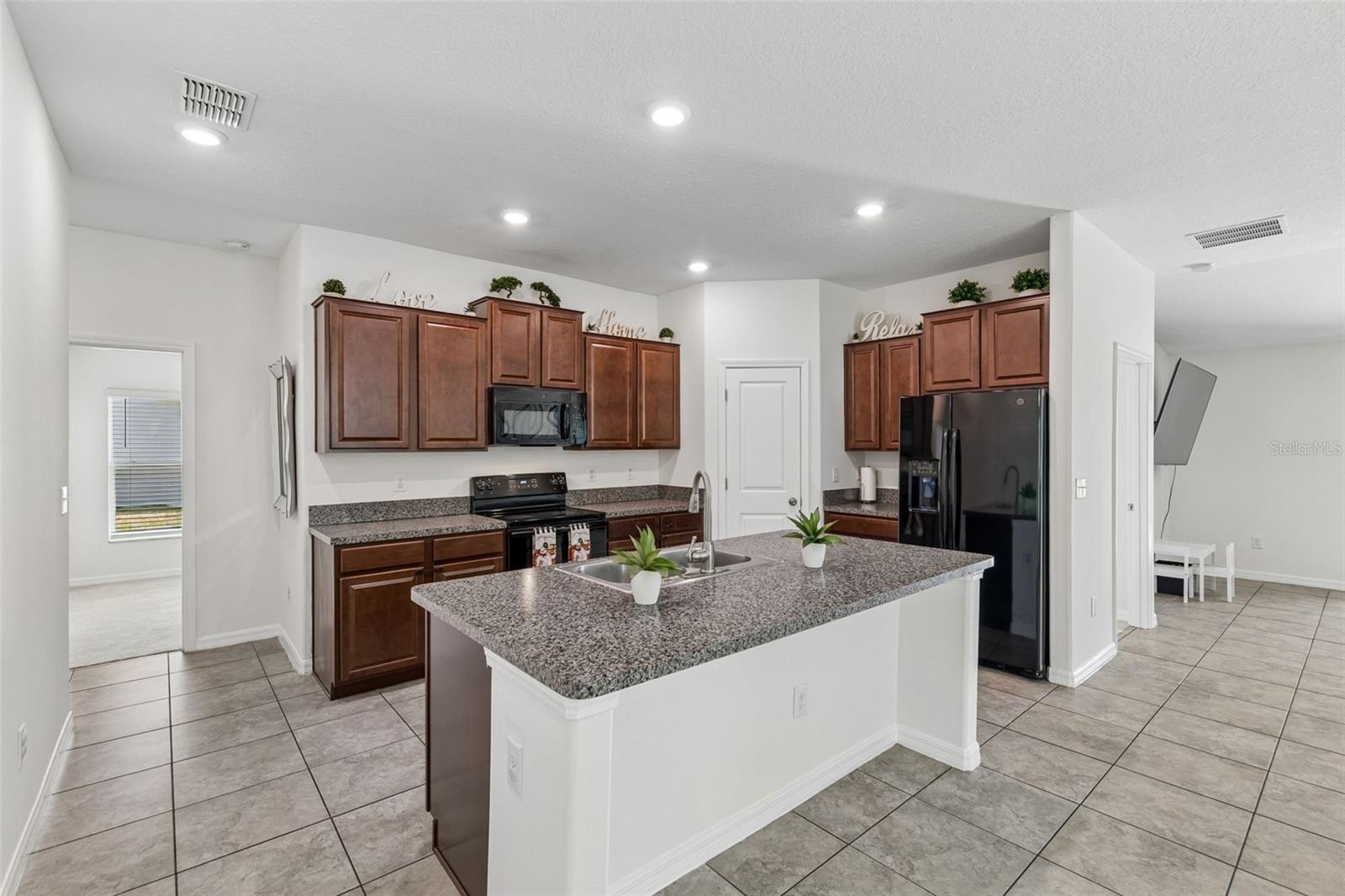 928 ZONE TAILED HAWK PLACE