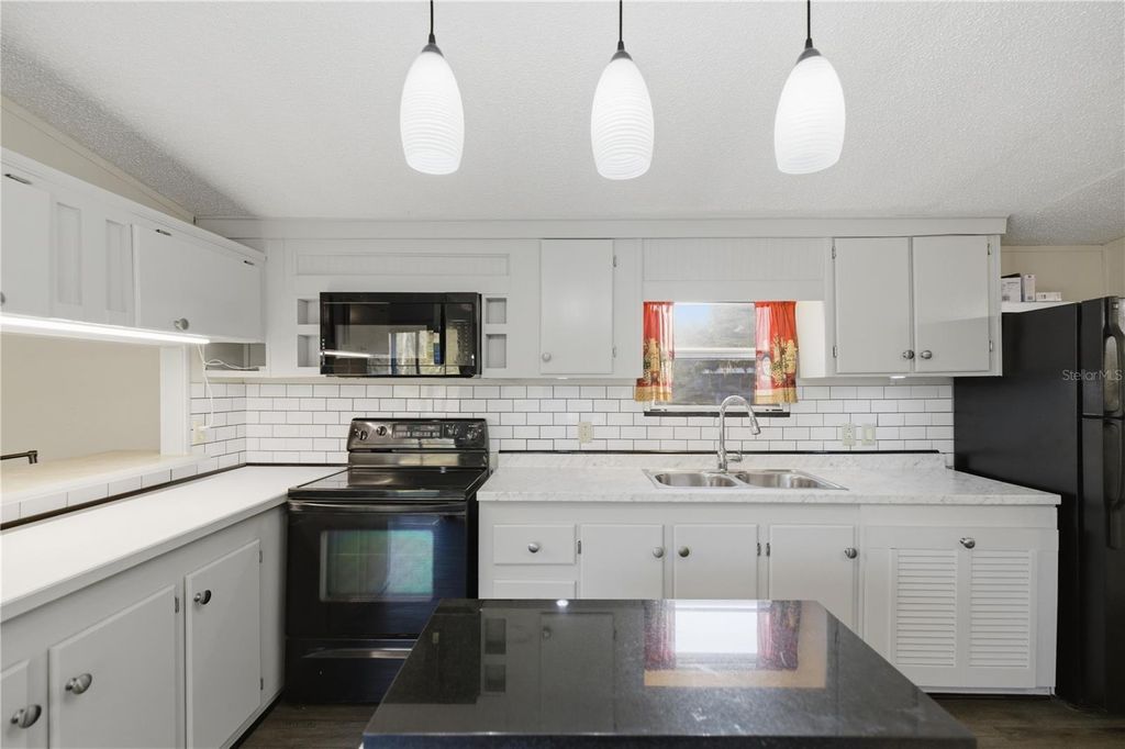 Photo of 17500 NE 39th Court, Citra, FL 32113 (MLS # OM720524)