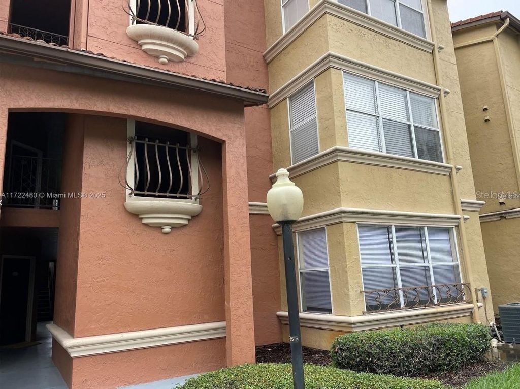 Photo of 5160 Conroy Road #14, Orlando, FL 32811 (MLS # S5148623)