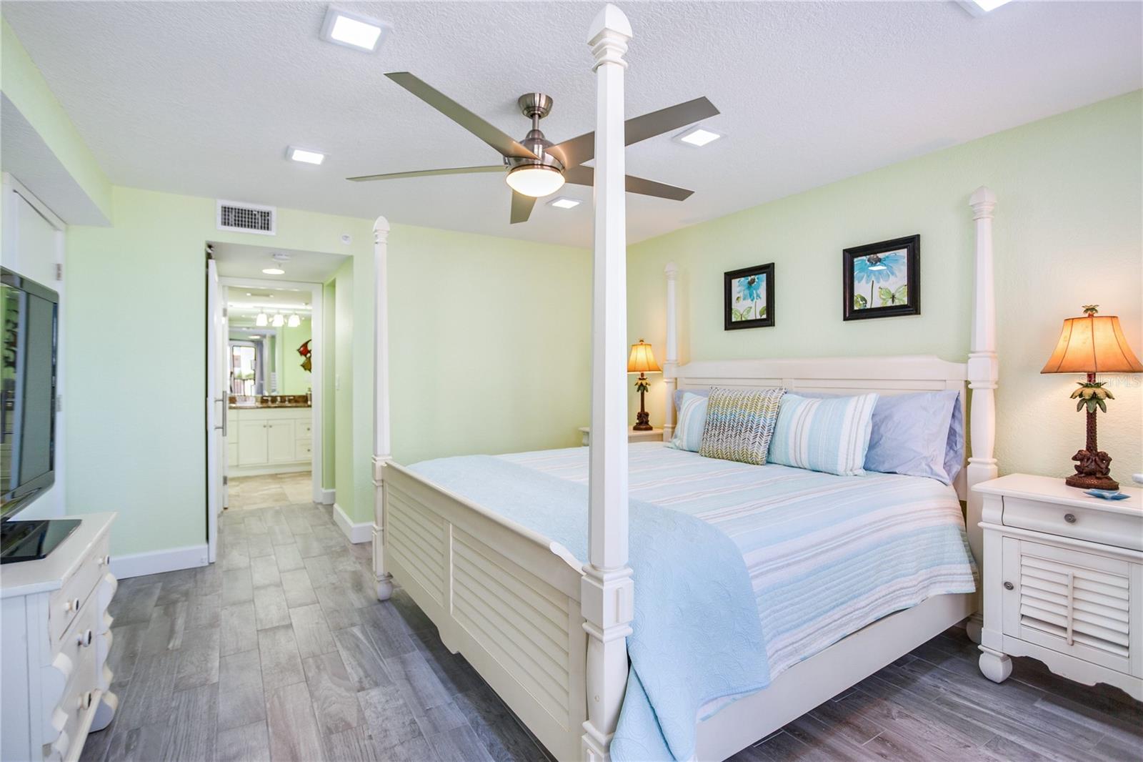 BEACH COTTAGE CONDO - Residential