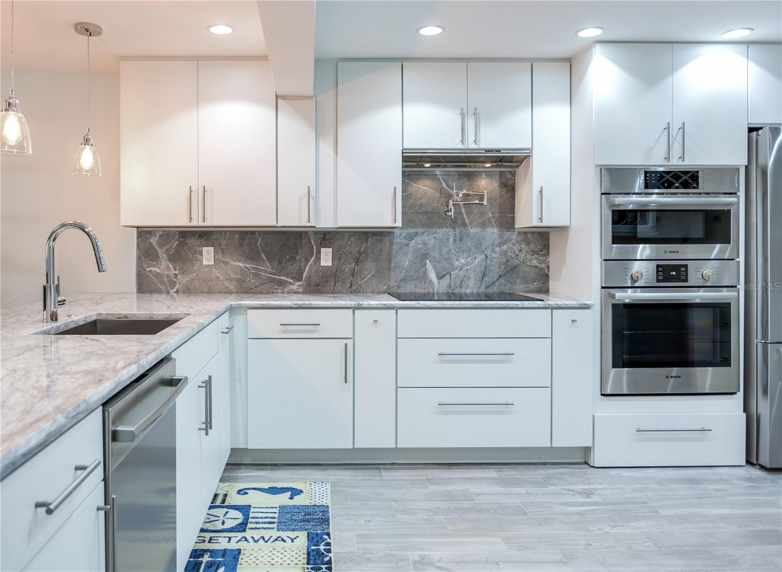 BEACH COTTAGE CONDO - Residential