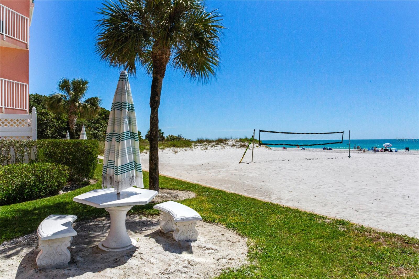 BEACH COTTAGE CONDO - Residential