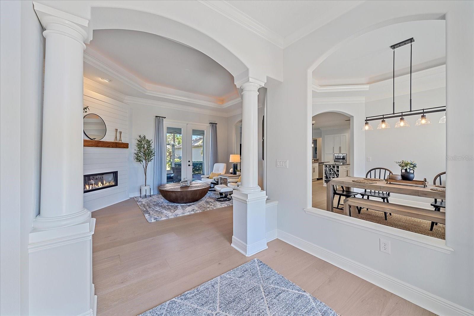 366 S CREEK COURT
