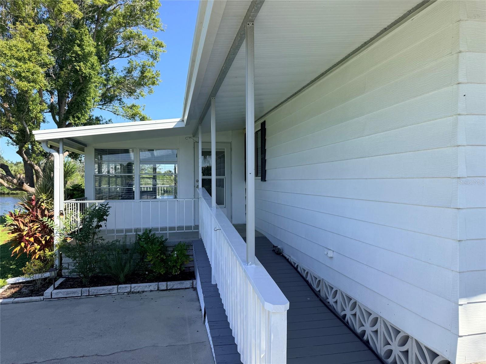 182 N SAINT THOMAS CIRCLE