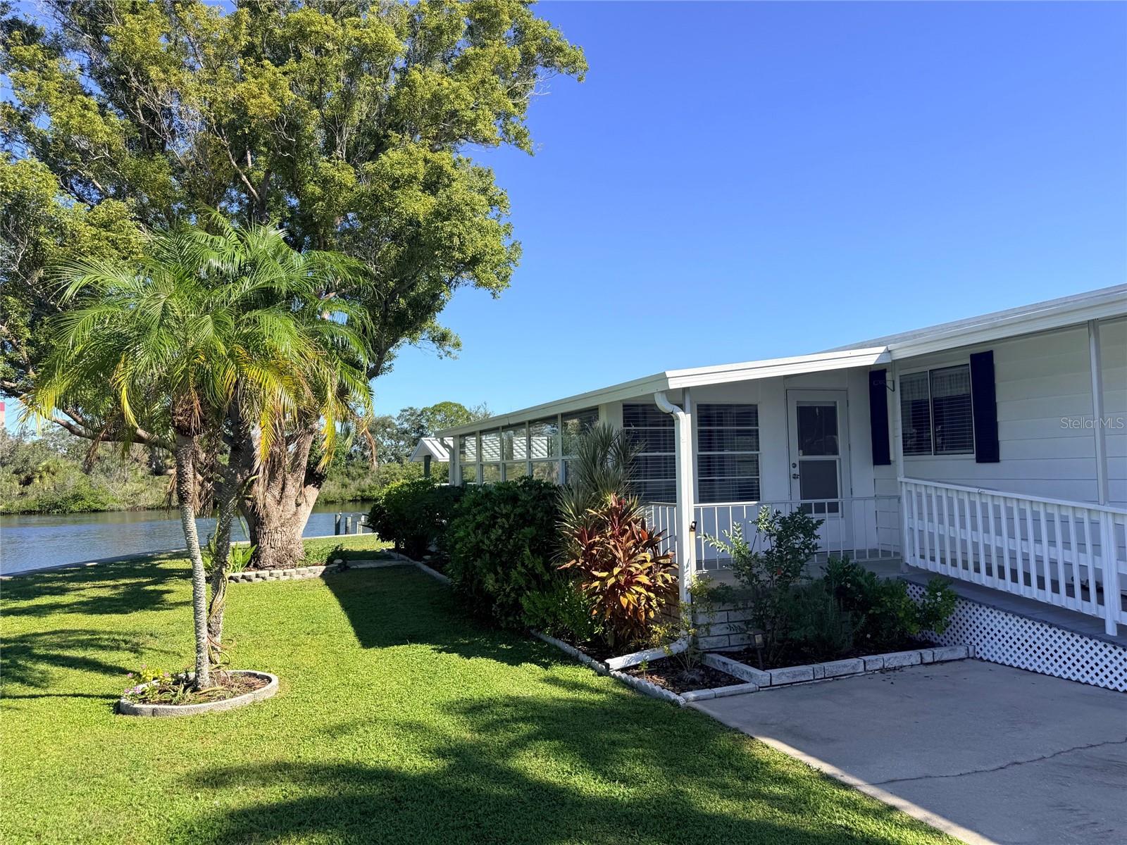 182 N SAINT THOMAS CIRCLE