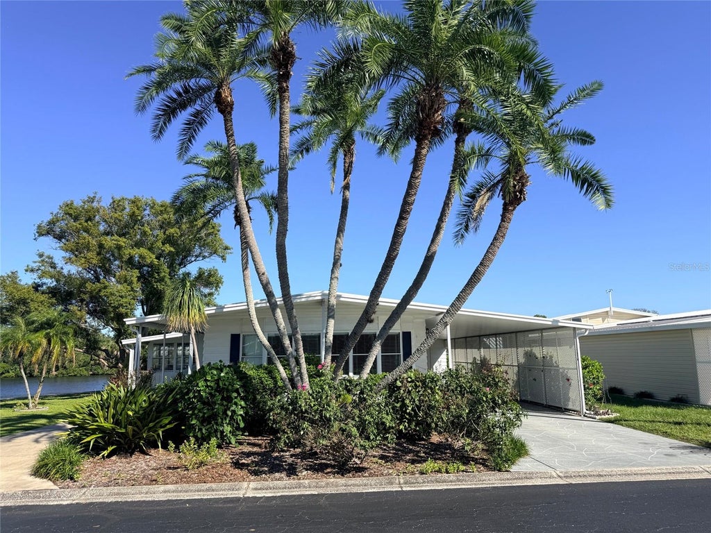 Photo of 182 N Saint Thomas Circle, Apollo Beach, FL 33572 (MLS # TB8561273)