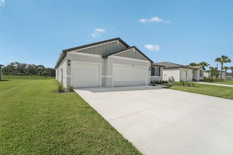 A home in PARRISH