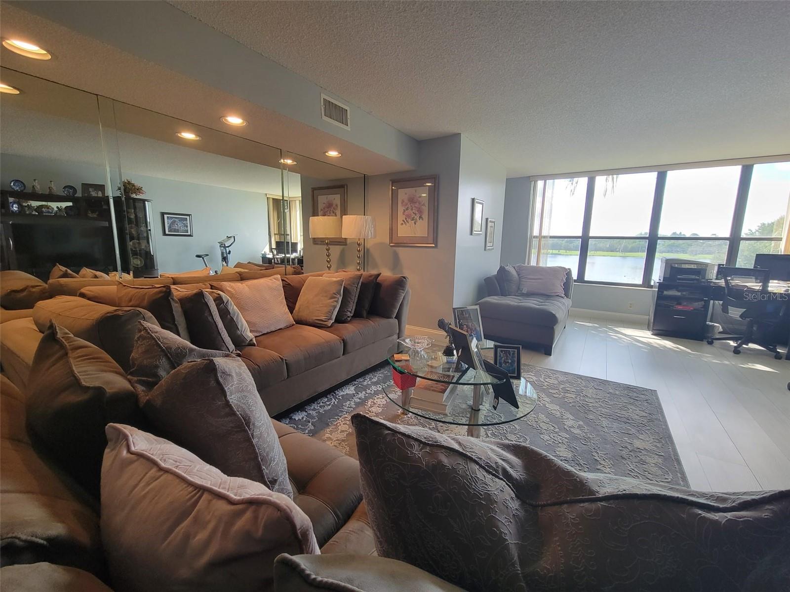 2907 CARAMBOLA CIRCLE S 206