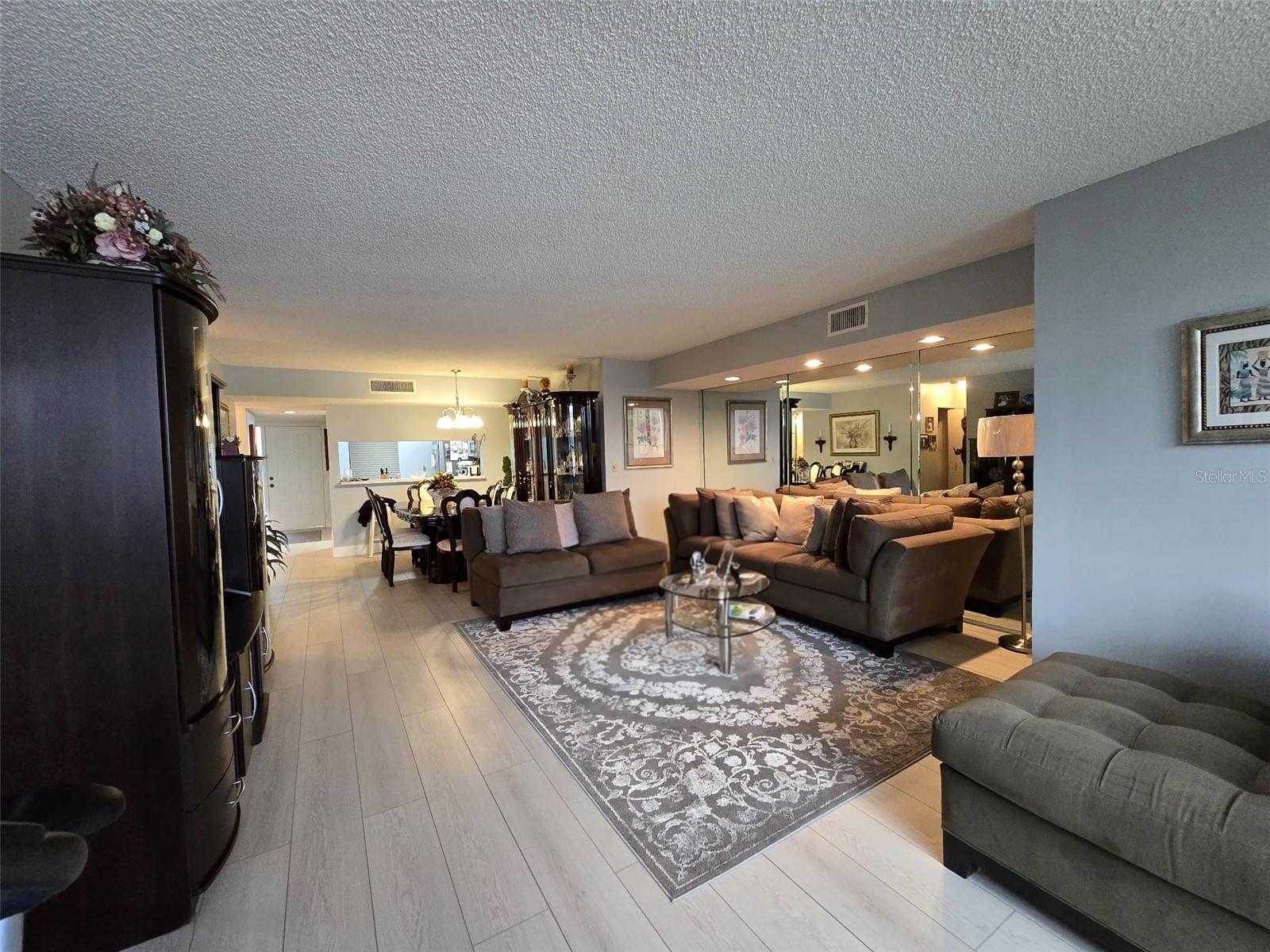 2907 CARAMBOLA CIRCLE S 206