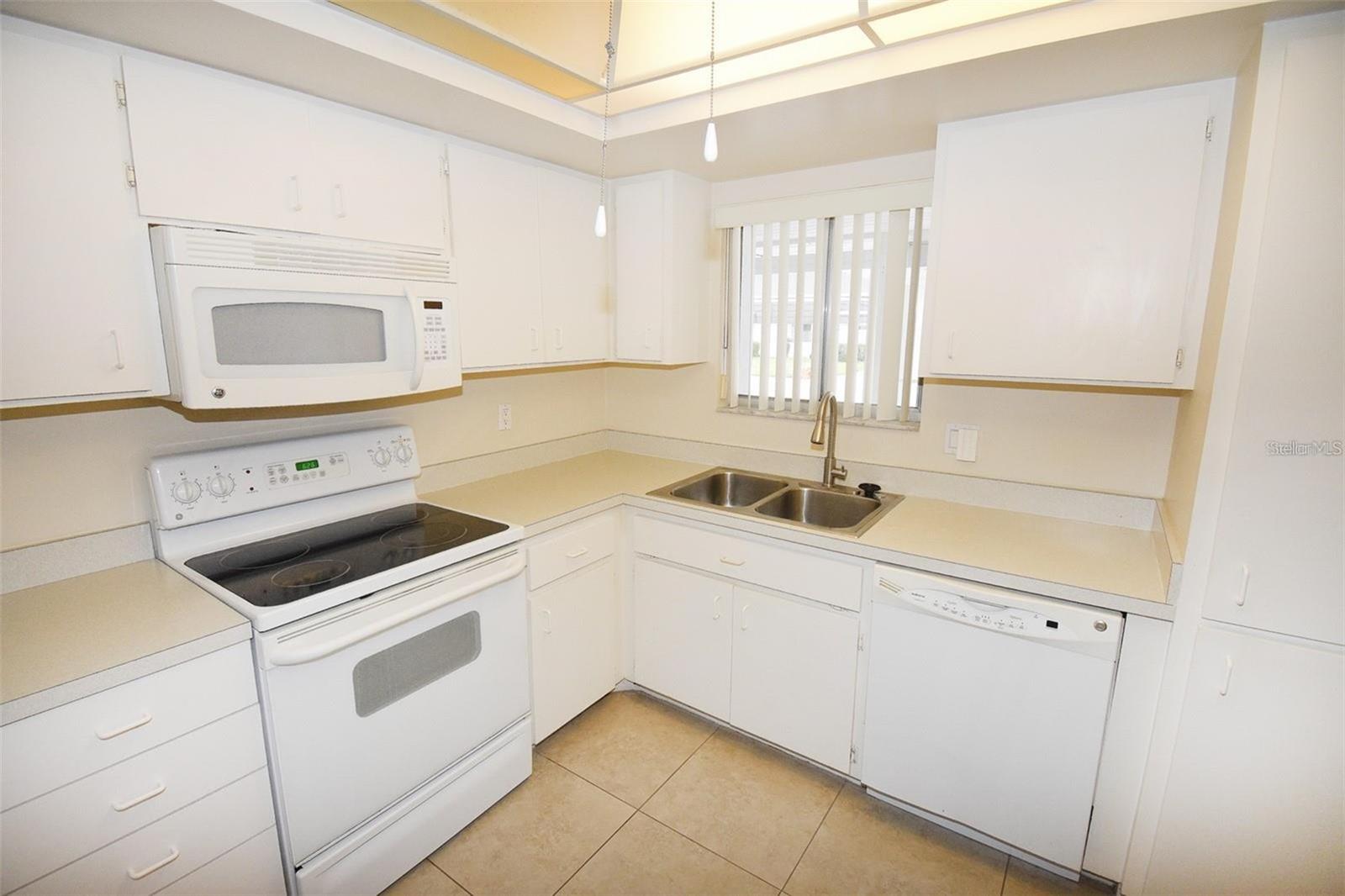 GLEN OAKS RIDGE VILLAS 1 - Residential Lease