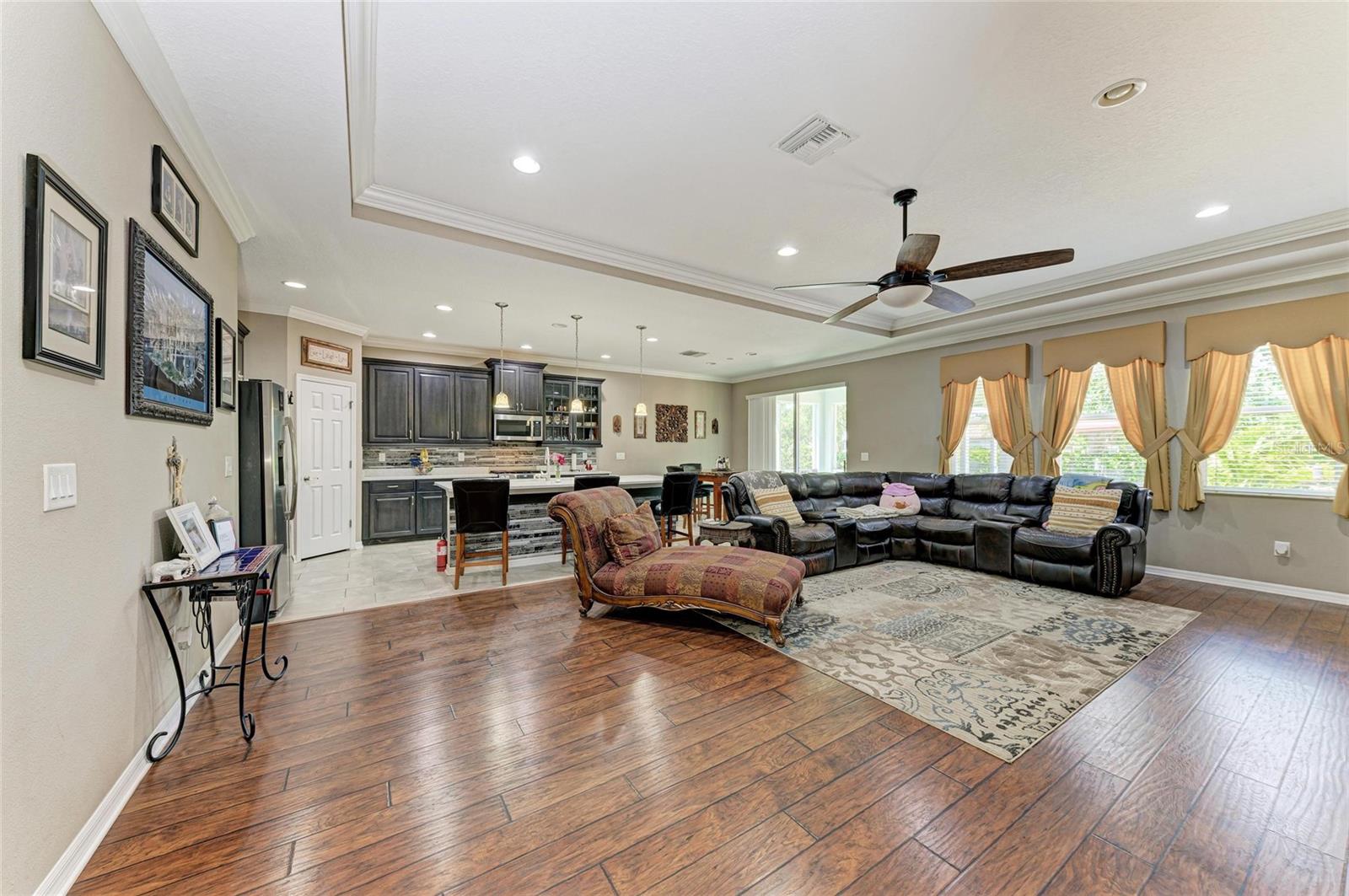 736 ROSEMARY CIRCLE