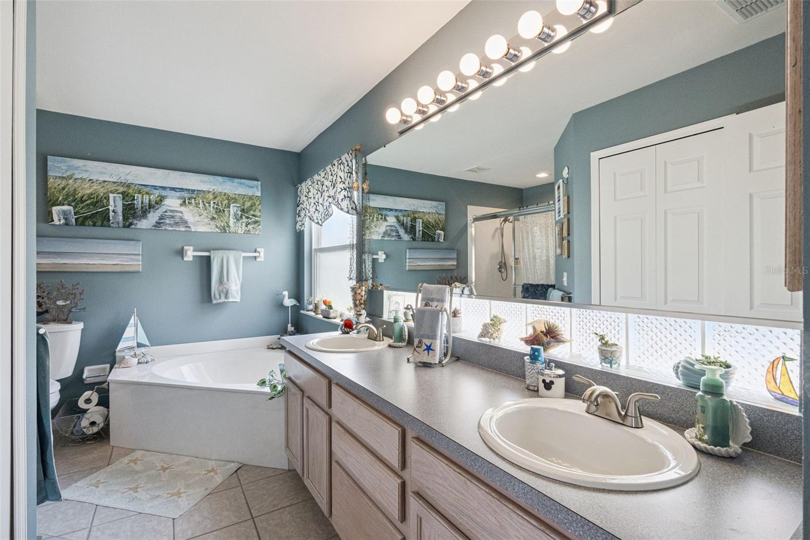 RIDGEWOOD POINTE - Residential