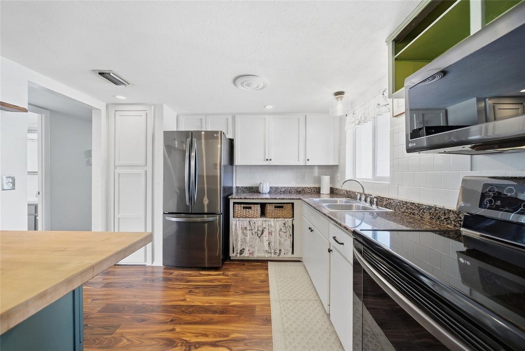 Photo of 2330 Canal Drive #G27, Bradenton, FL 34207 (MLS # TB8554980)