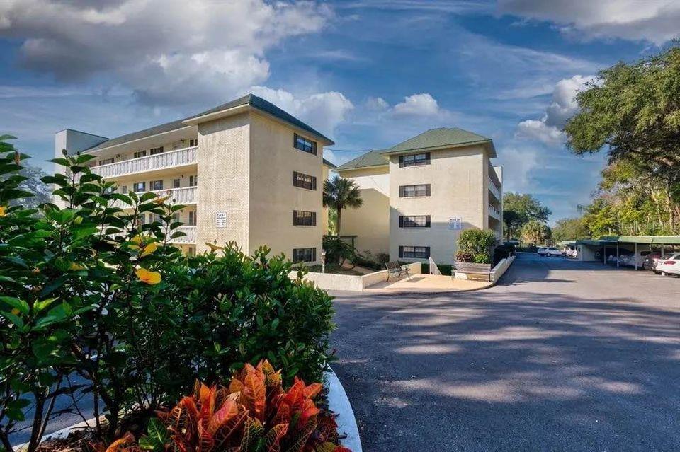 MOUNT DORA SOUTHERN OAKS CONDO - Residential Lease
