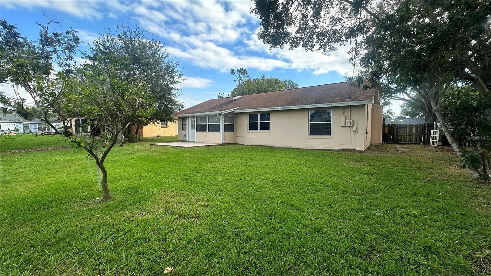 EMERALD LAKE COLONY UNIT 1 - Residential Lease