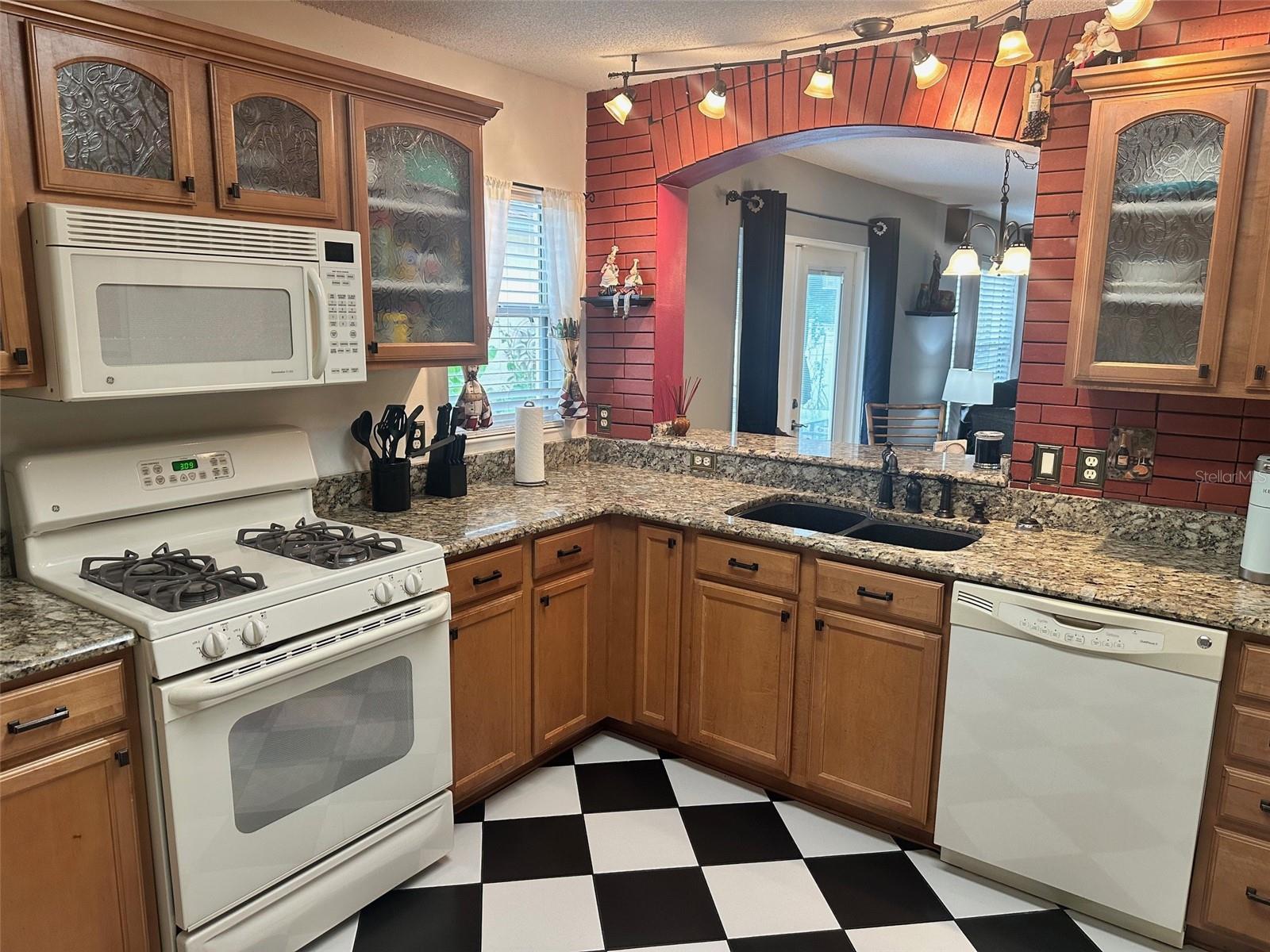 1089 SUMMERTON STREET