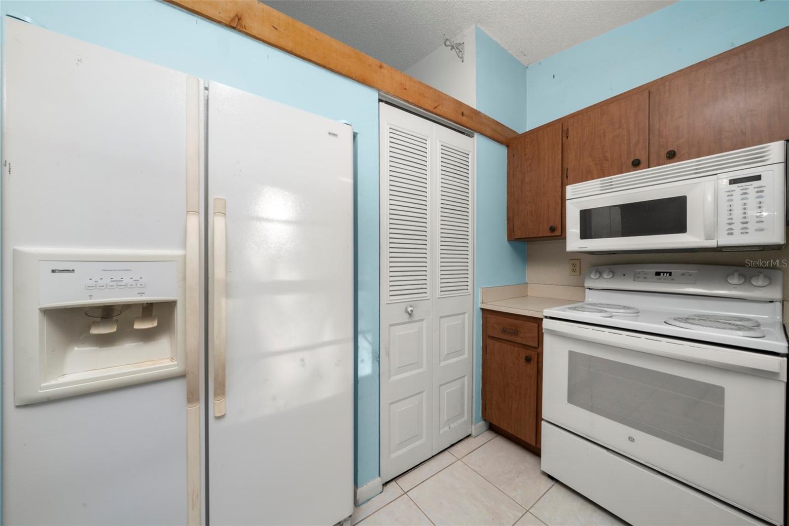 AVON PARK LAKES - Residential