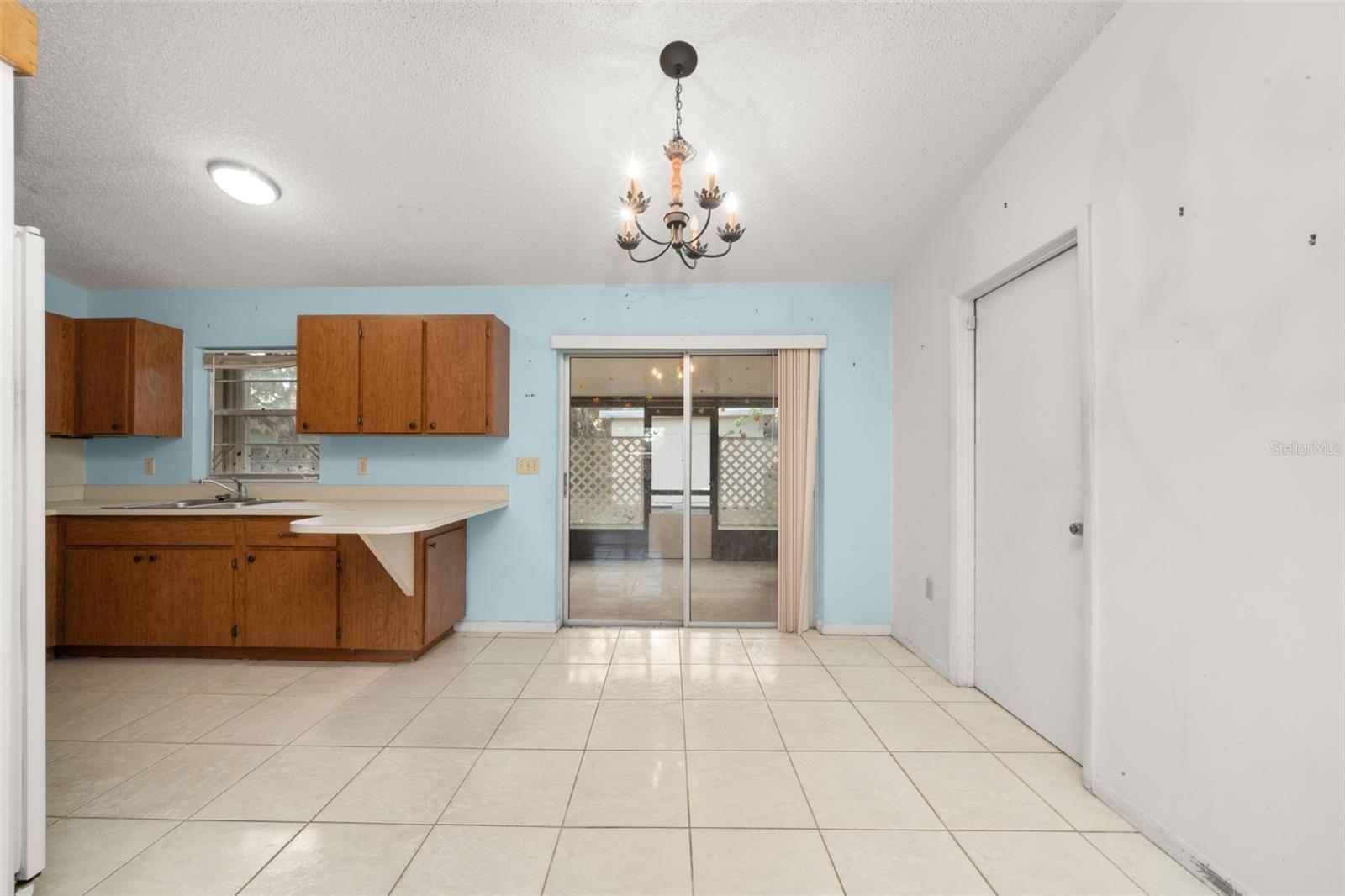 AVON PARK LAKES - Residential