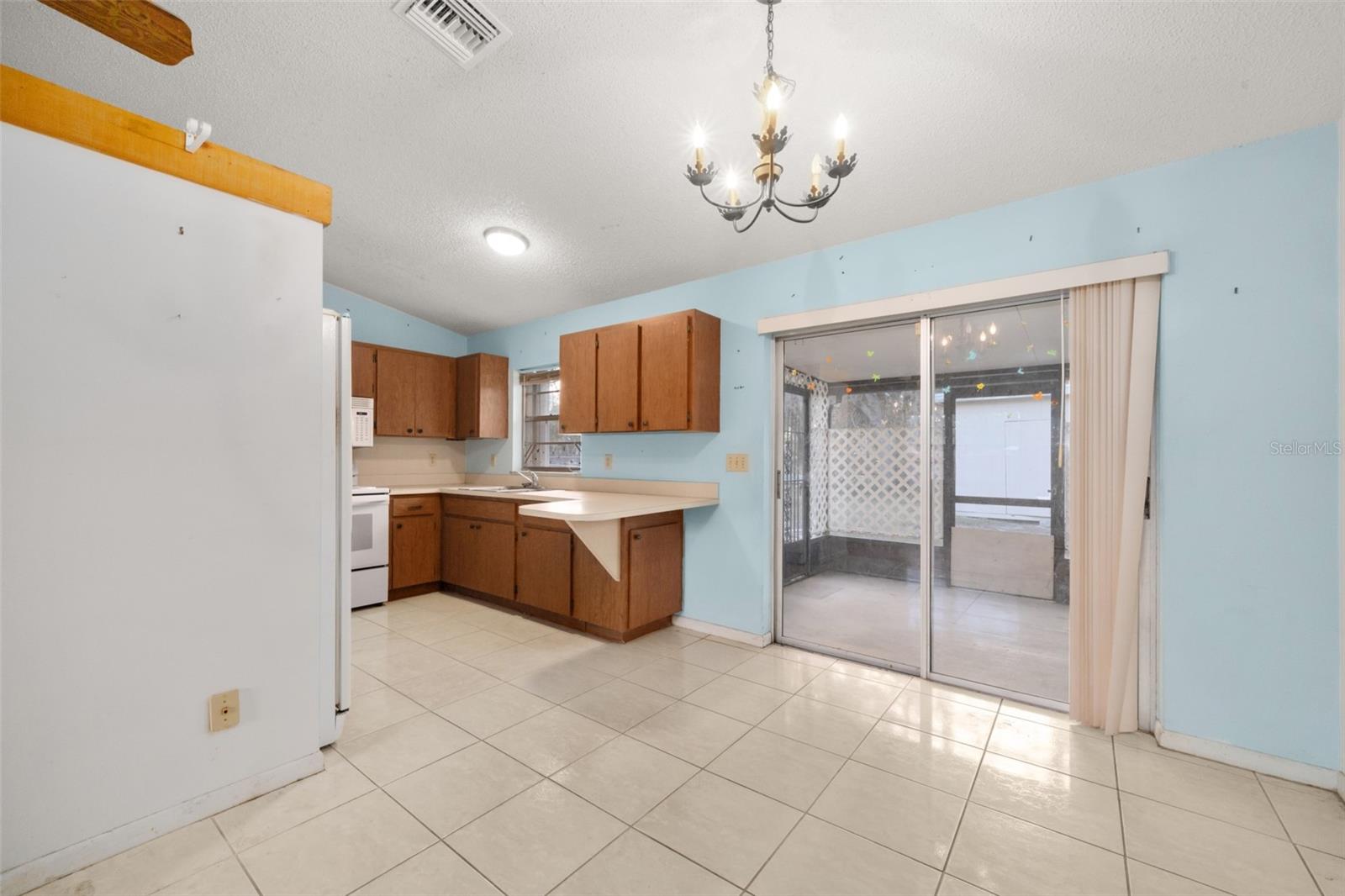 AVON PARK LAKES - Residential