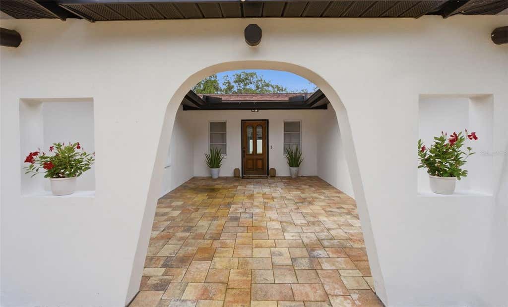 Photo of 5106 Oakhaven Lane, Tampa, FL 33617 (MLS # TB8530678)