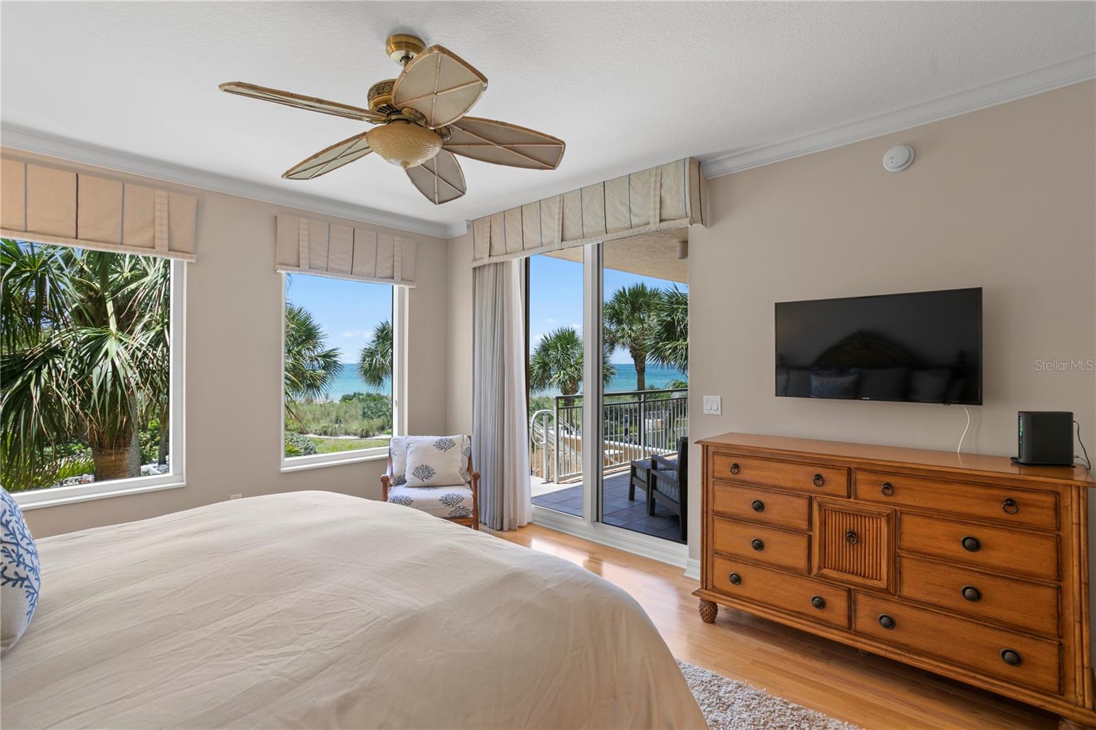 SERENO CONDO - Residential