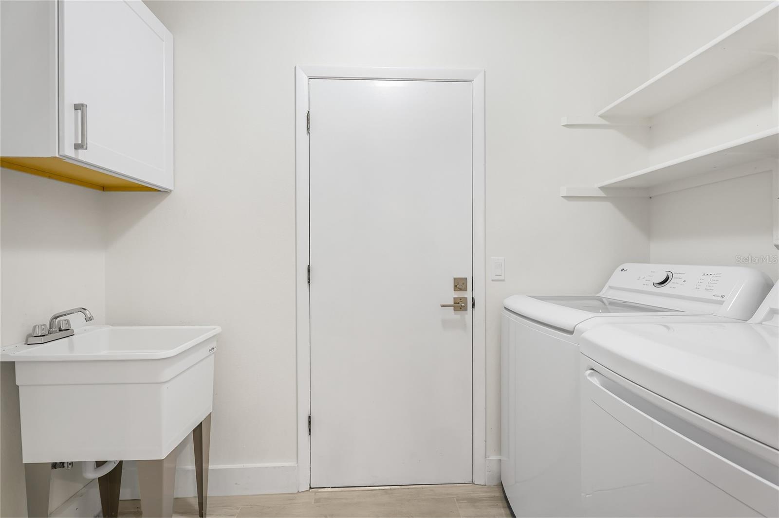 COLONIAL OAKS - Residential Lease