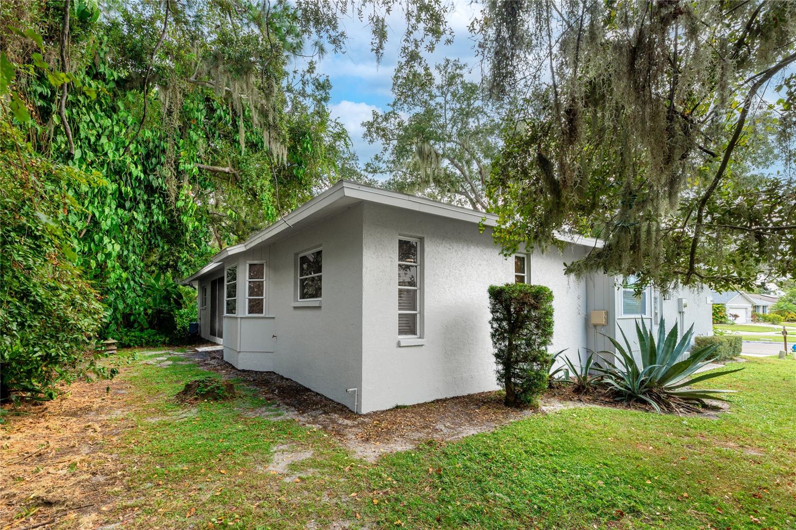 COLONIAL OAKS - Residential Lease