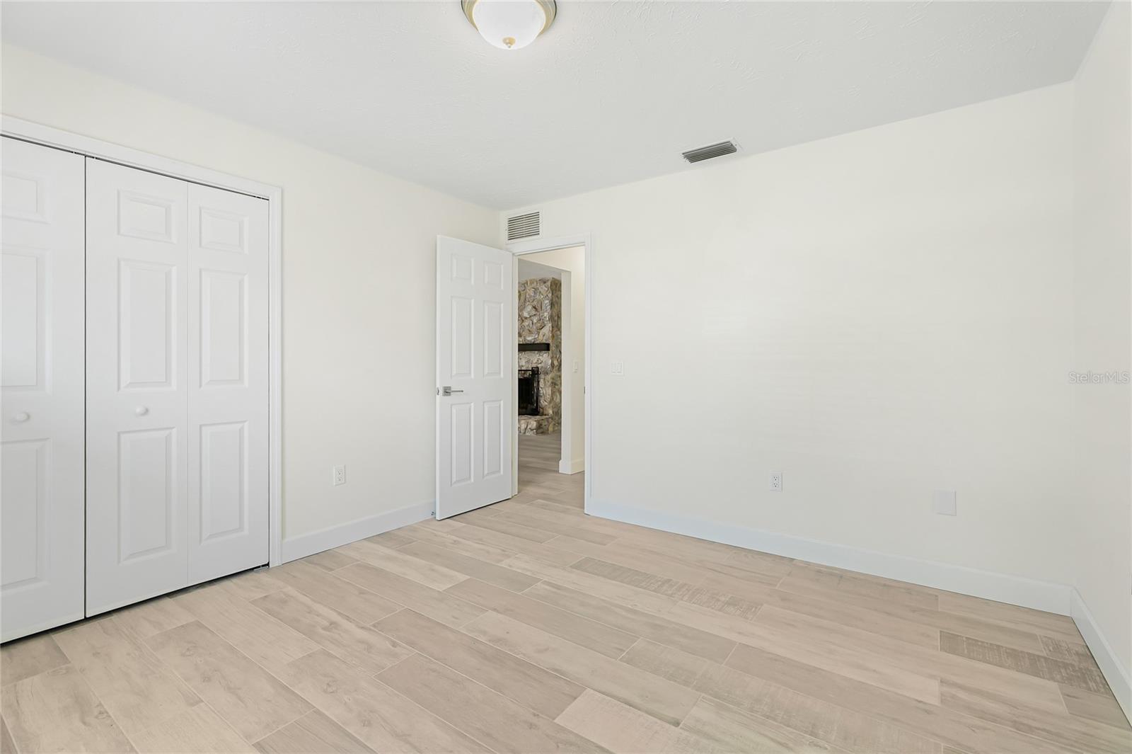 COLONIAL OAKS - Residential Lease