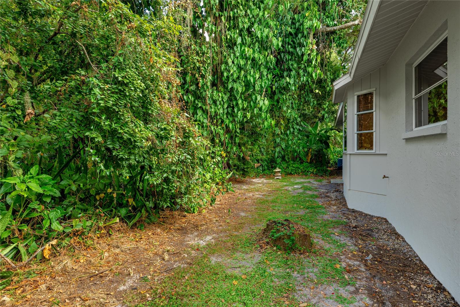 COLONIAL OAKS - Residential Lease