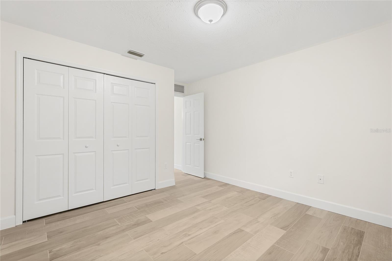 COLONIAL OAKS - Residential Lease