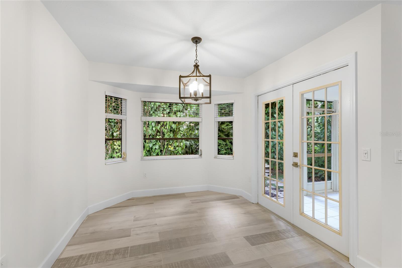COLONIAL OAKS - Residential Lease
