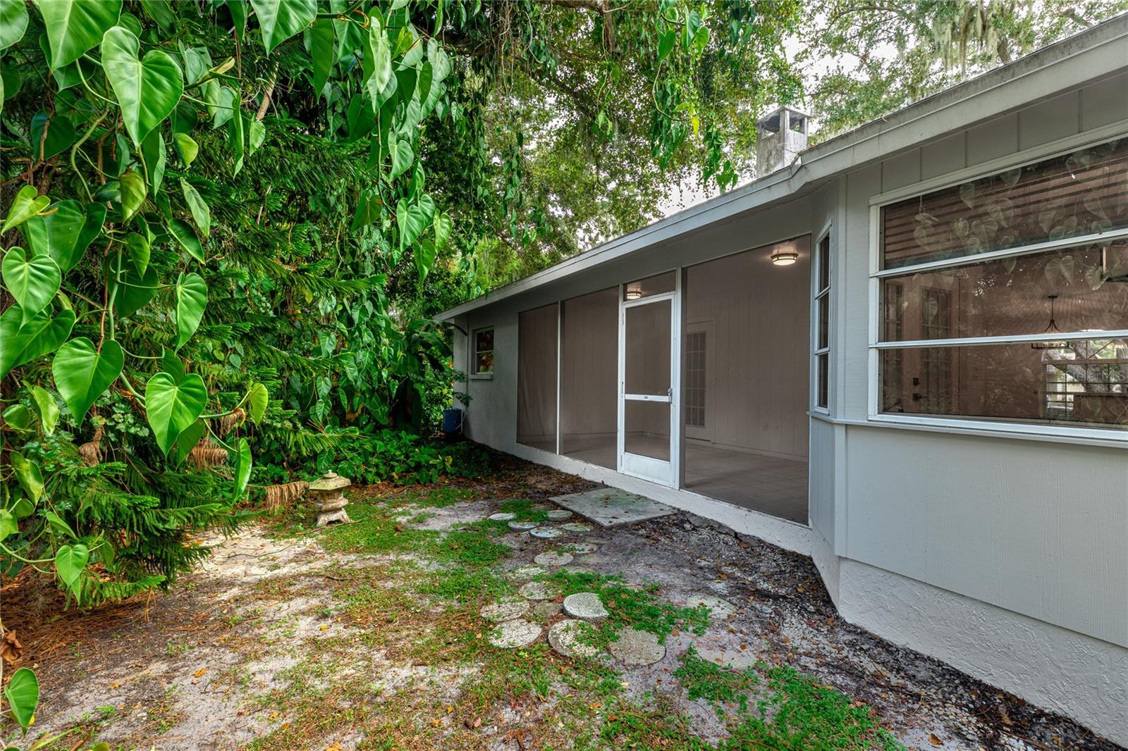 COLONIAL OAKS - Residential Lease