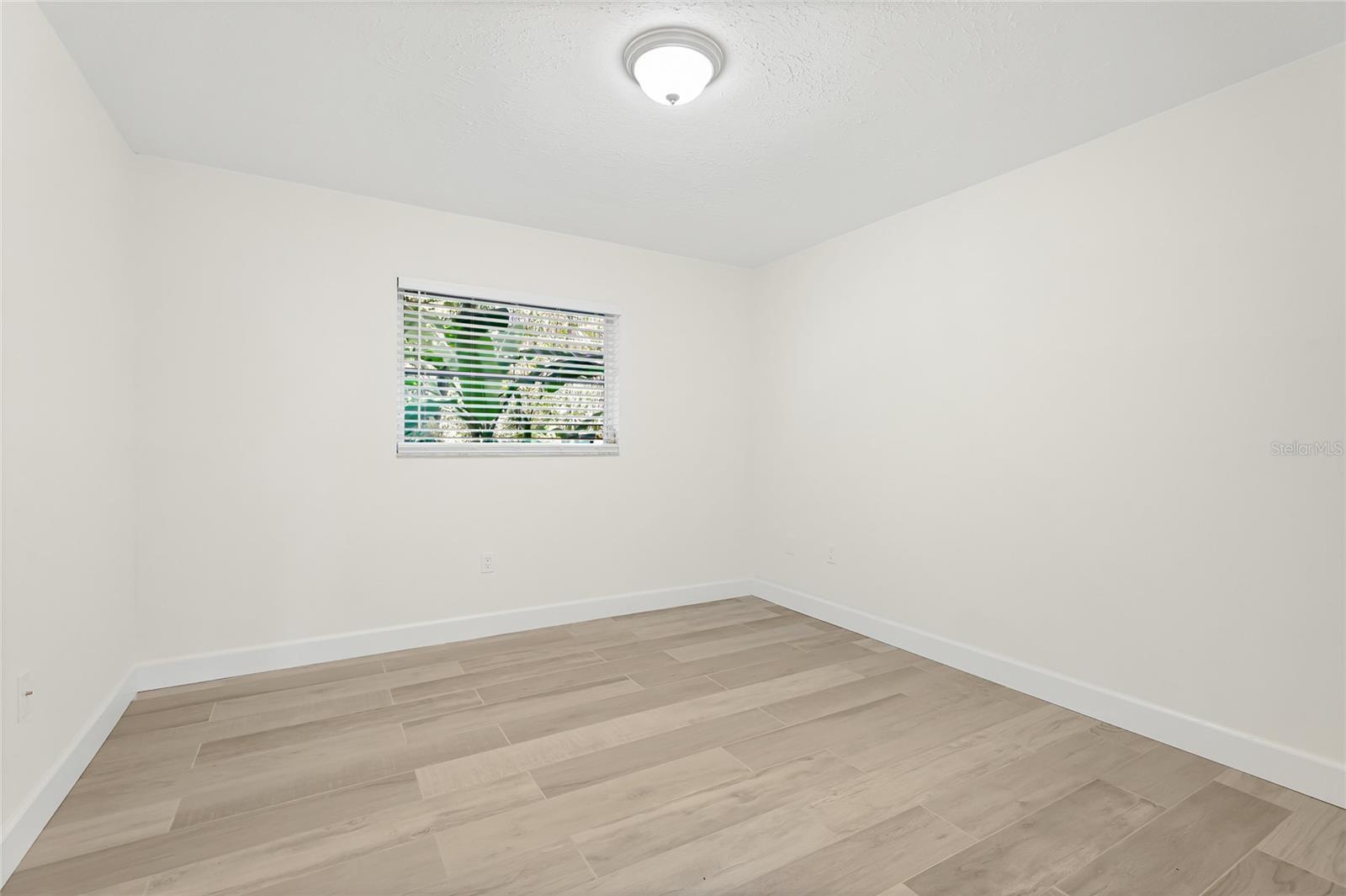 COLONIAL OAKS - Residential Lease