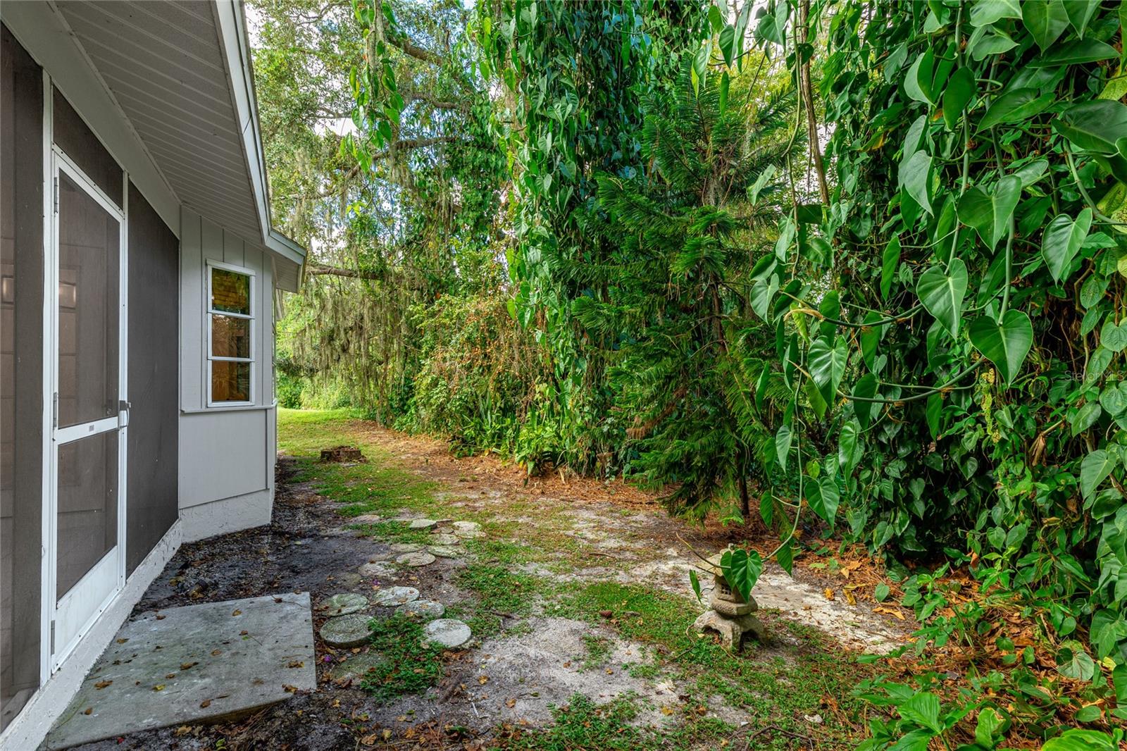 COLONIAL OAKS - Residential Lease