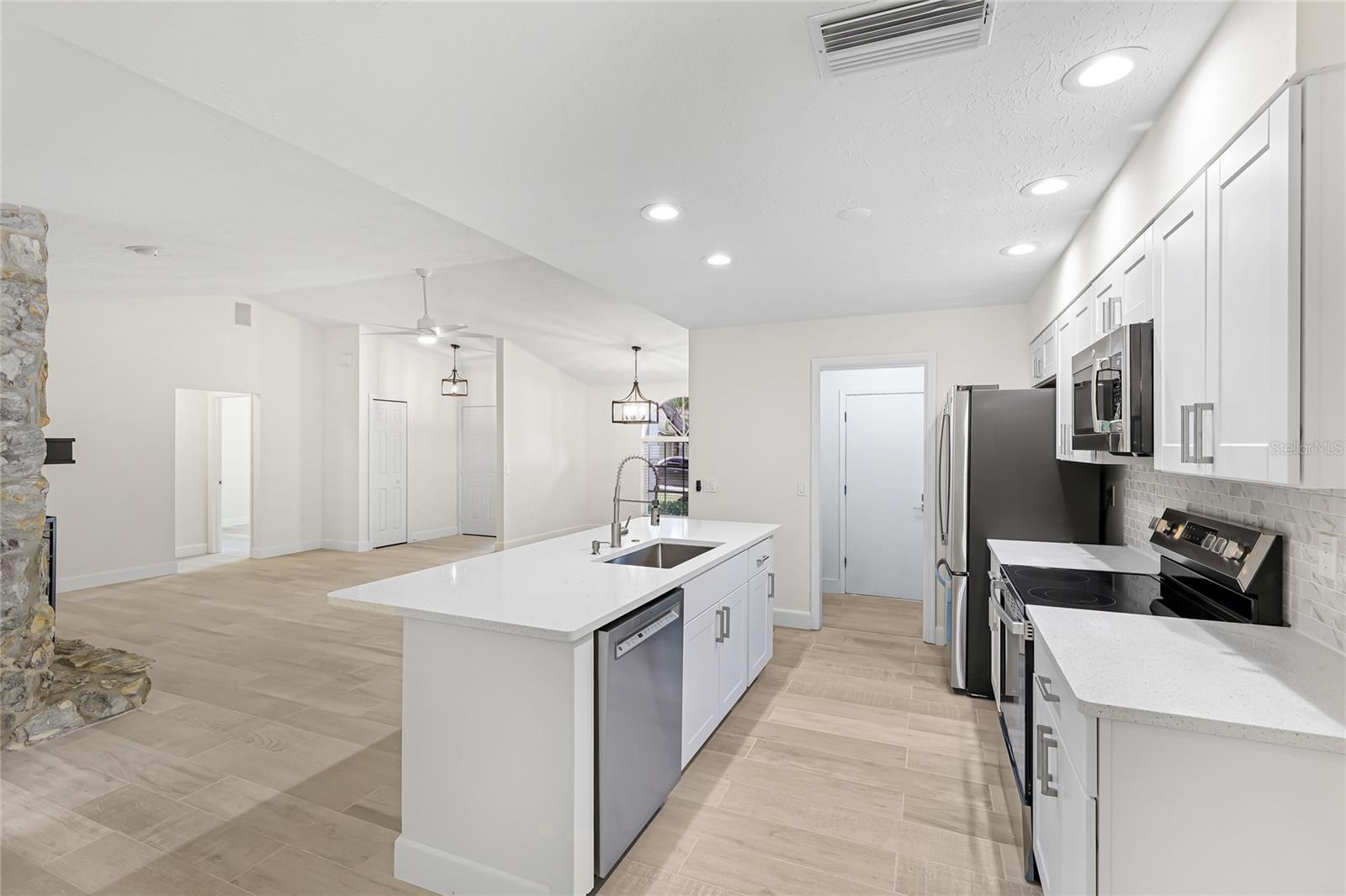 COLONIAL OAKS - Residential Lease
