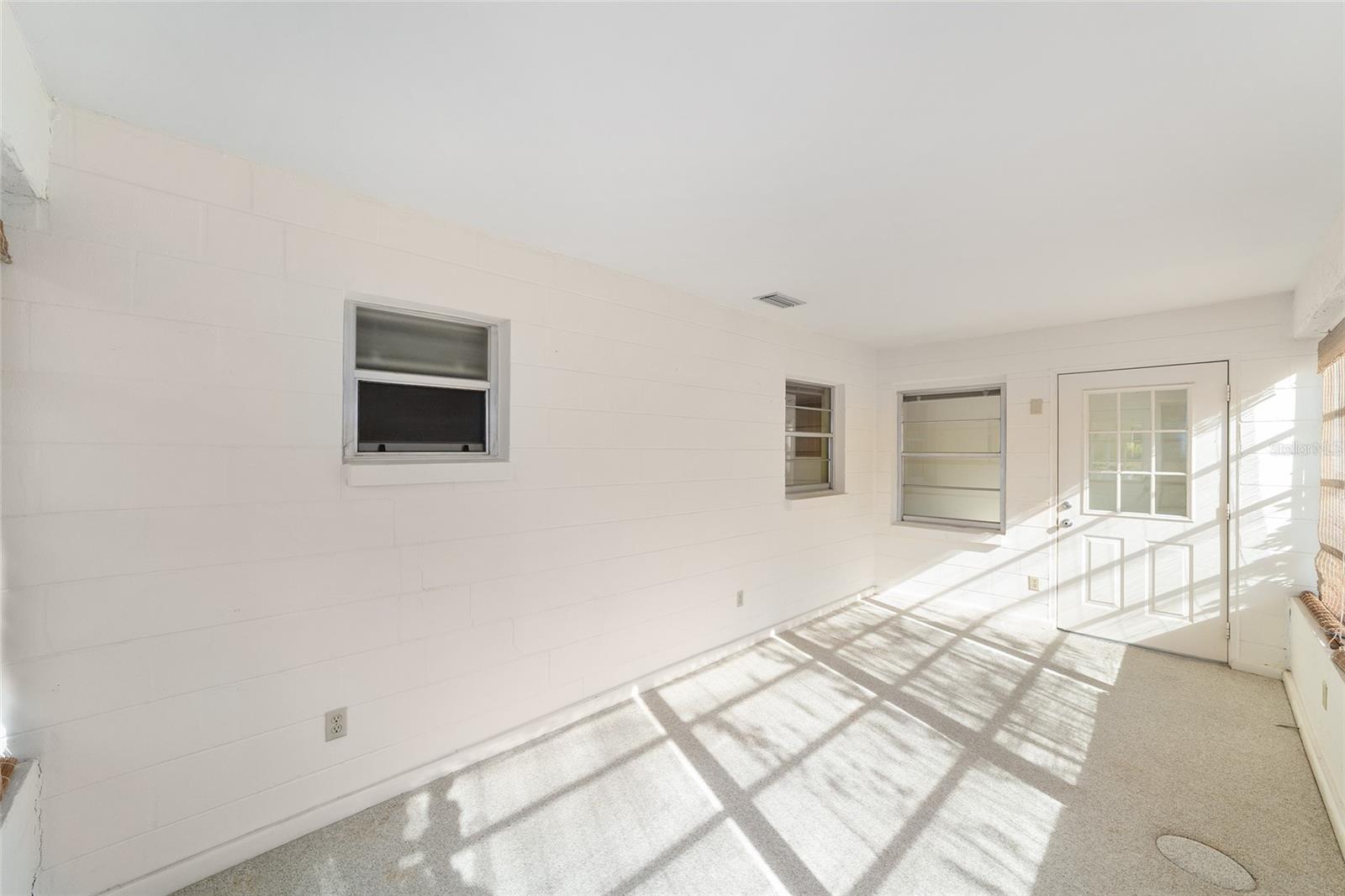 ON TOP OF THE WORLD - Residential