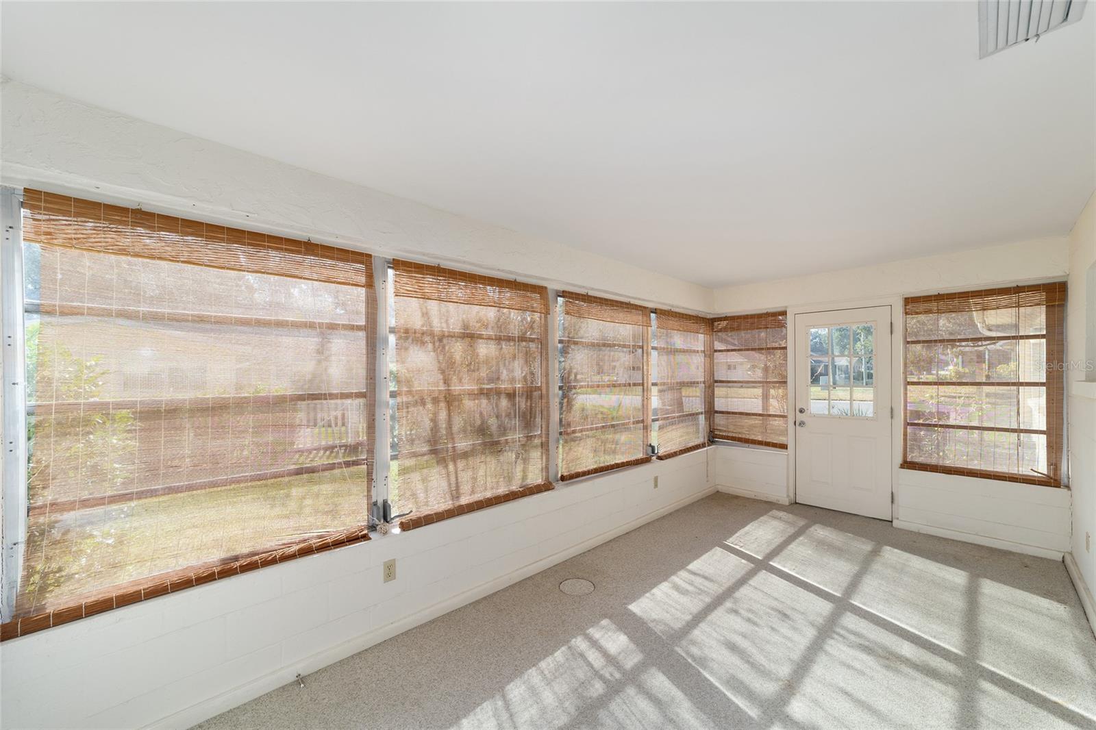 ON TOP OF THE WORLD - Residential