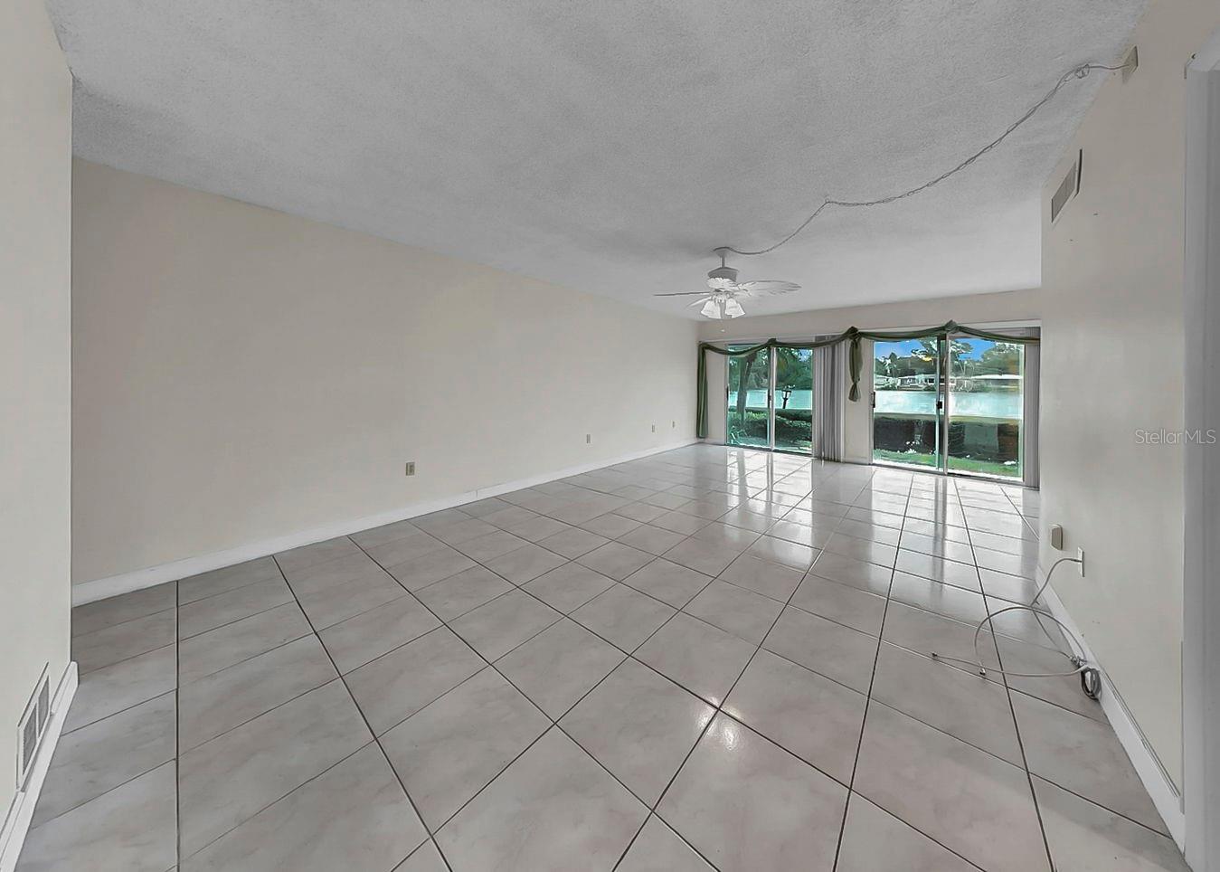 PENTHOUSE GROVES - Residential