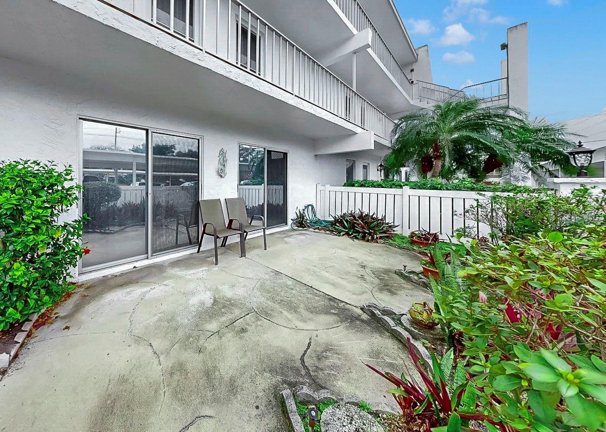 PENTHOUSE GROVES - Residential