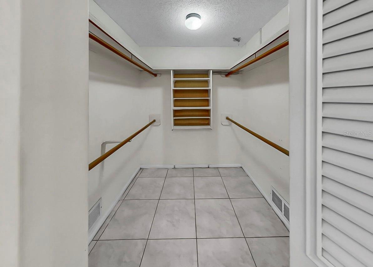 PENTHOUSE GROVES - Residential