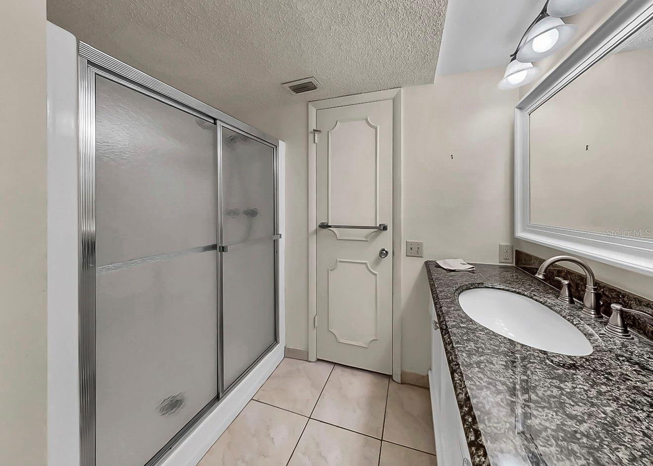 PENTHOUSE GROVES - Residential