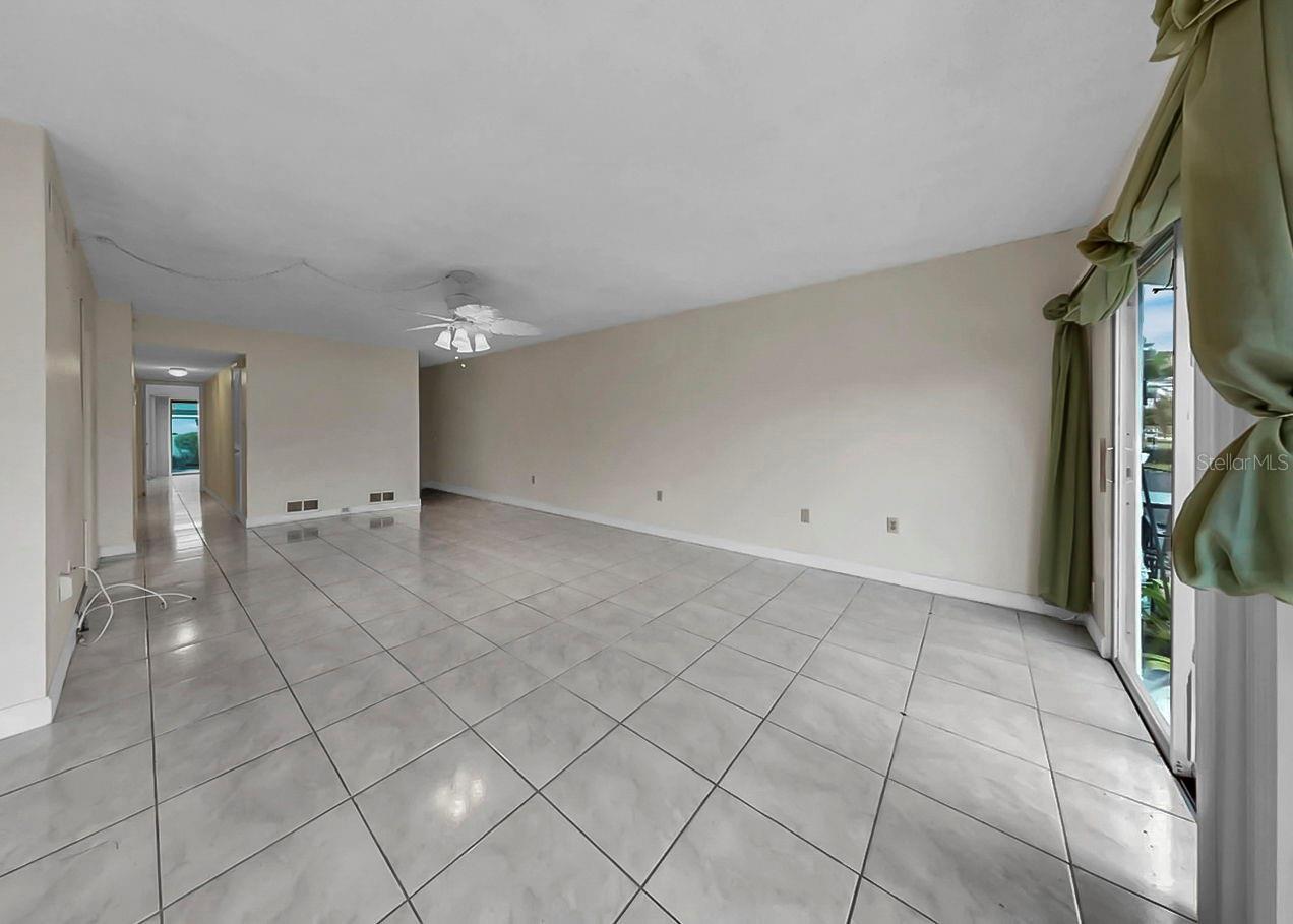 PENTHOUSE GROVES - Residential