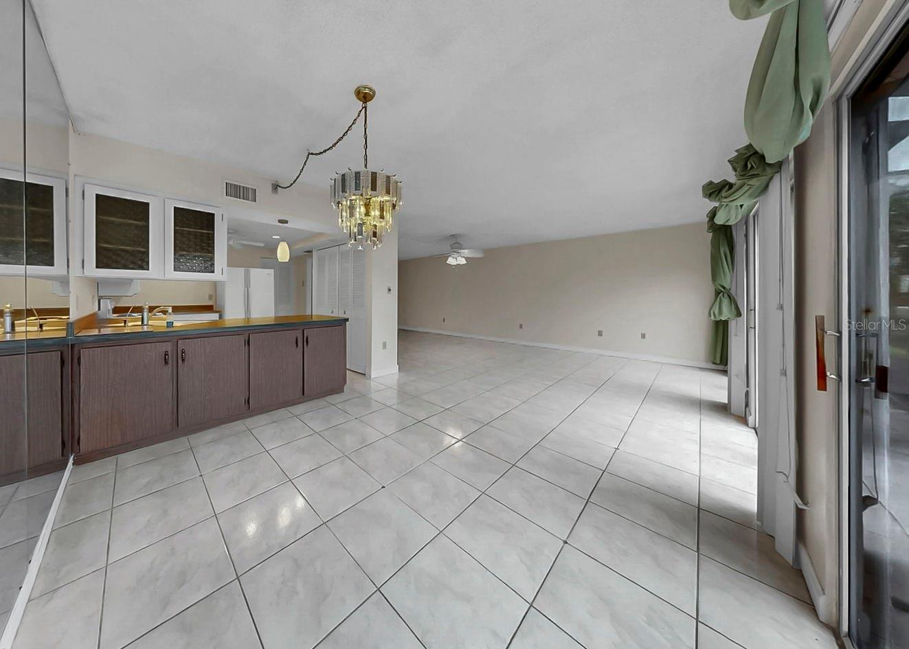 PENTHOUSE GROVES - Residential