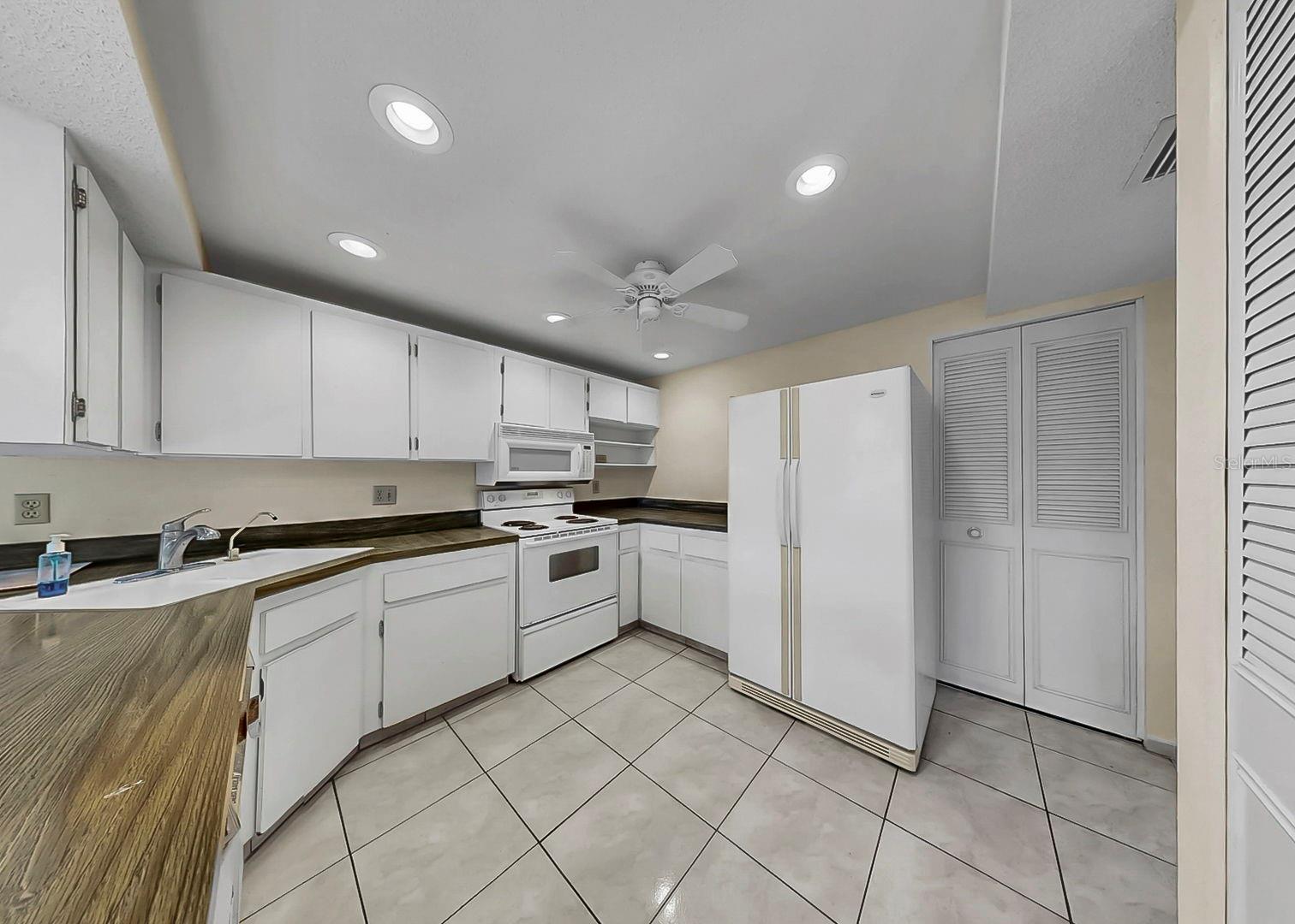 PENTHOUSE GROVES - Residential