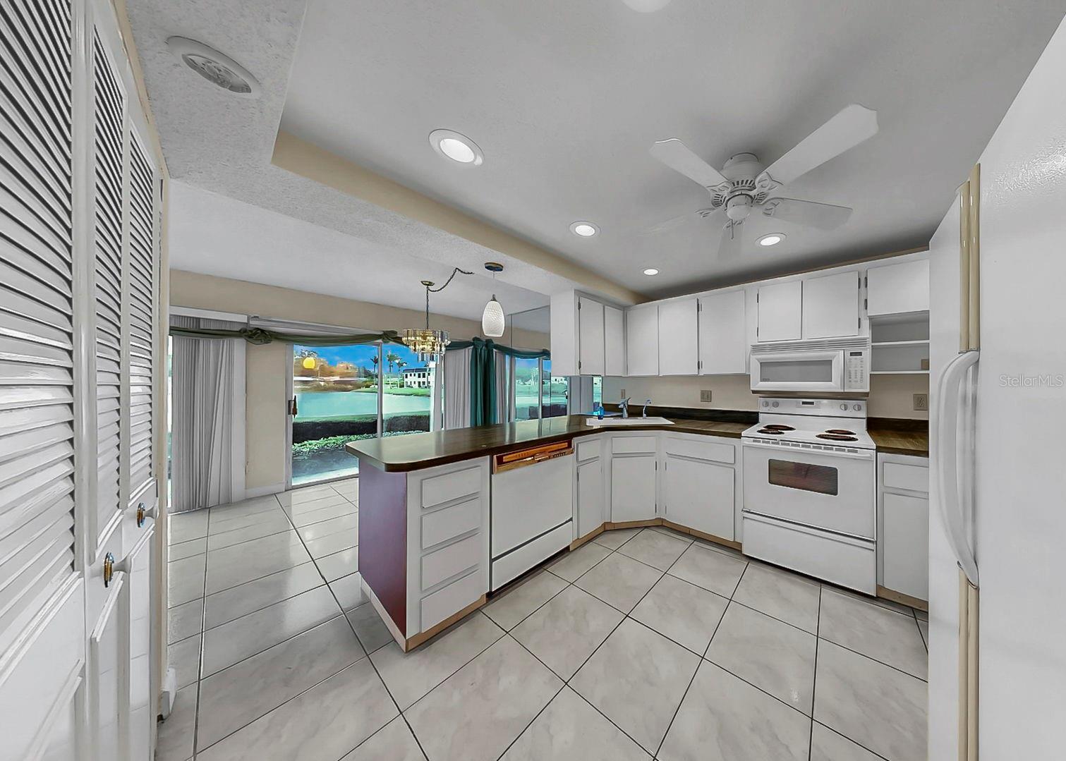 PENTHOUSE GROVES - Residential