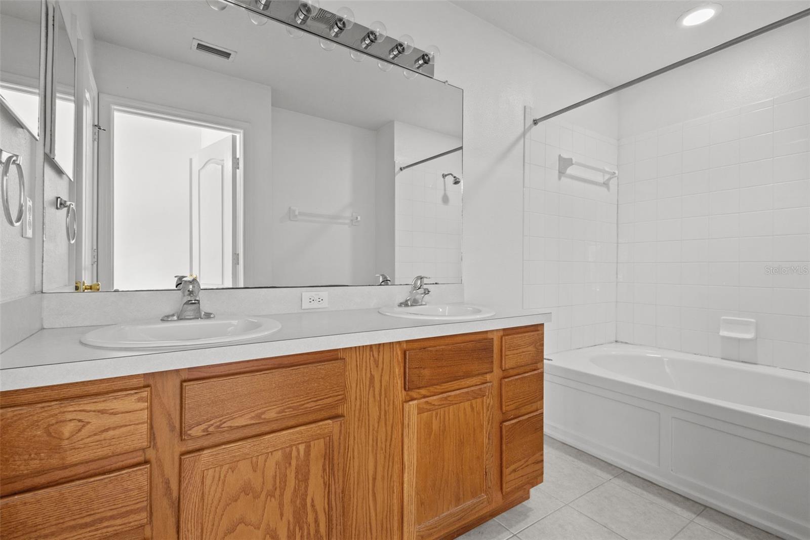 VISTA CAY - Residential