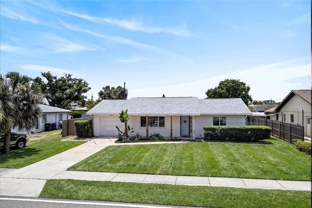 Photo of 532 Center Road, Venice, FL 34285 (MLS # N6144319)