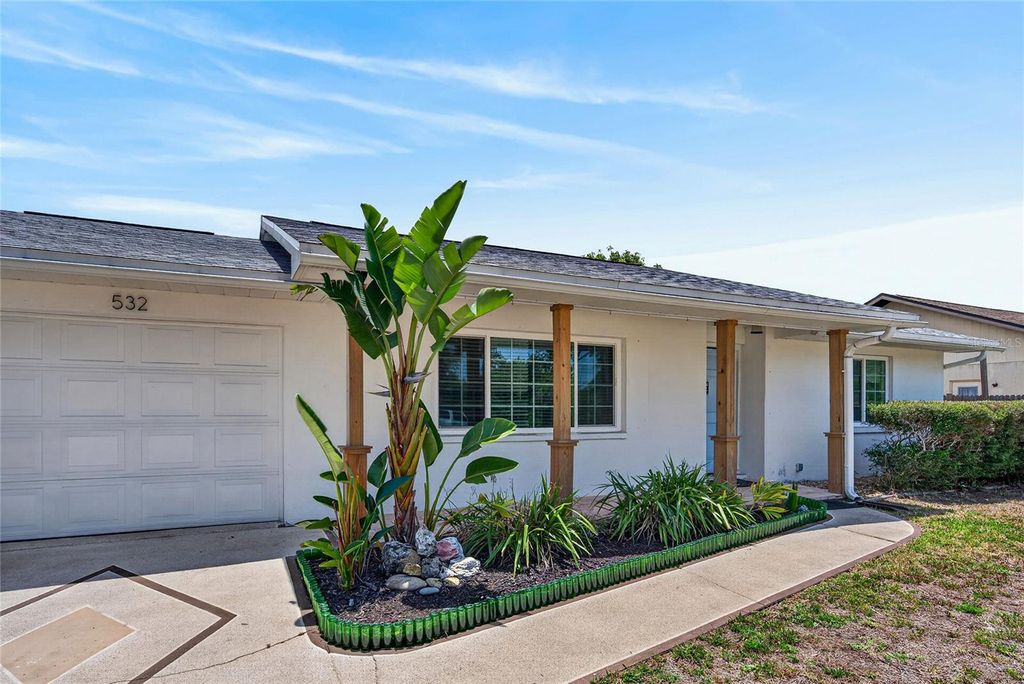 Photo of 532 Center Road, Venice, FL 34285 (MLS # N6144319)